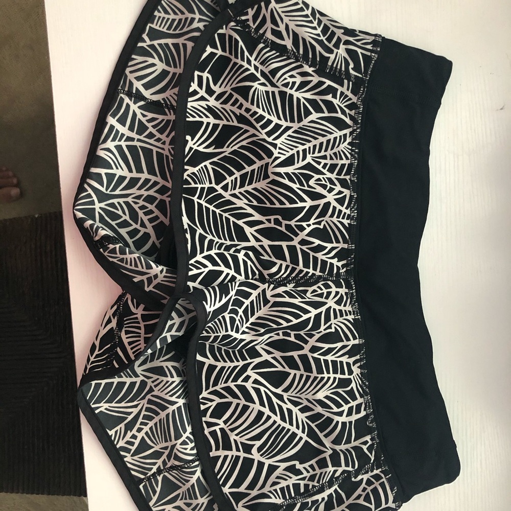 Lulu lemon speed up shorts 2.5